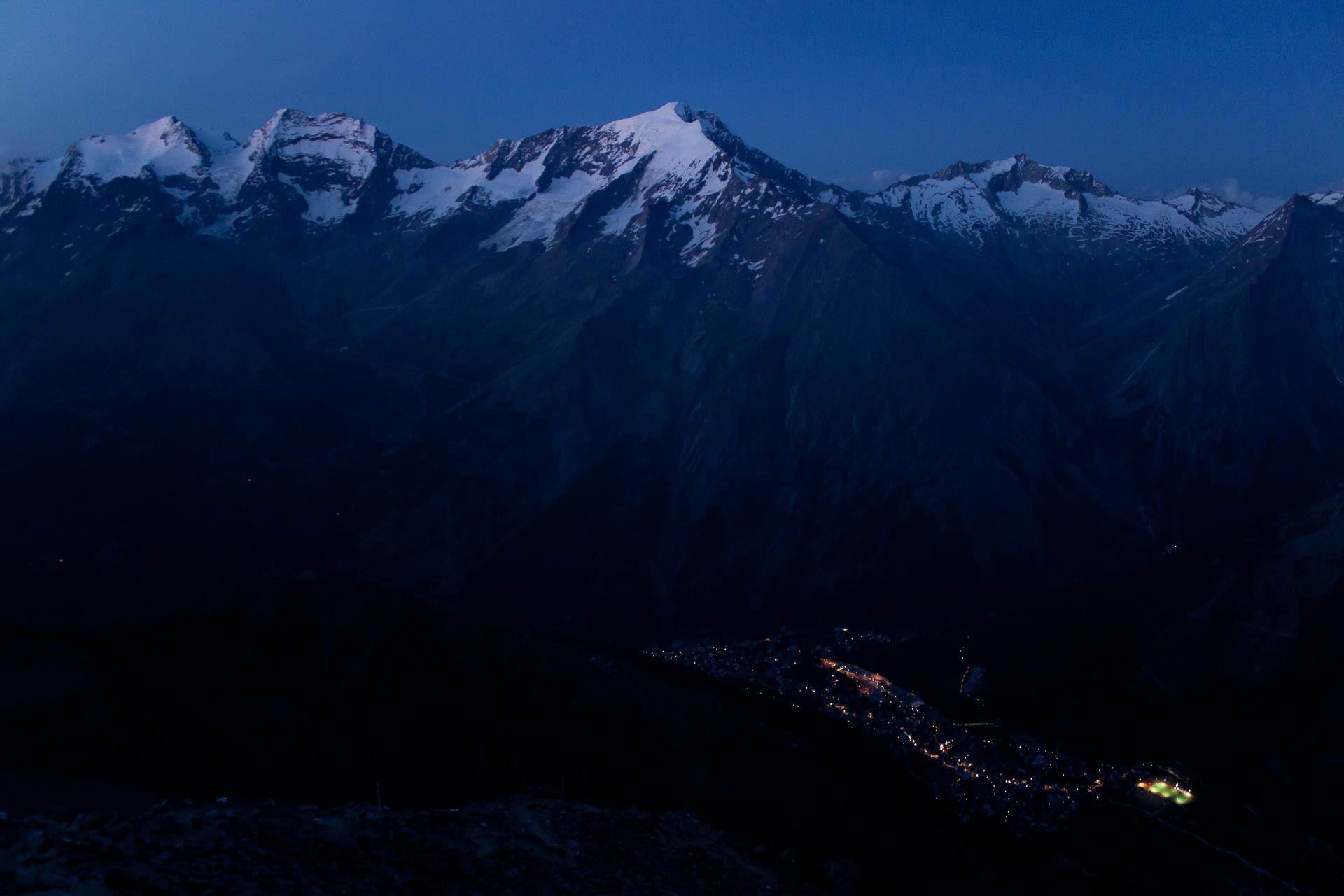 Blick von der Mischabelhütte nach Saas-Fee.