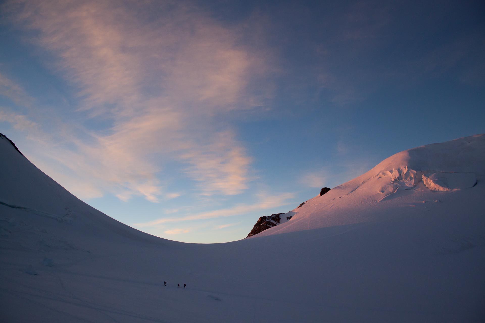 Seilschaft auf ca 4000 m.. Über den Grenzgletscher nach Zermatt zurück